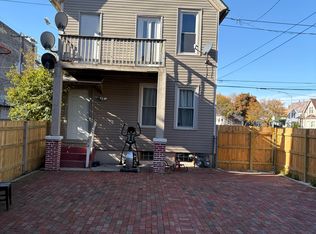 1657 S 11th St #B, Milwaukee, WI 53204