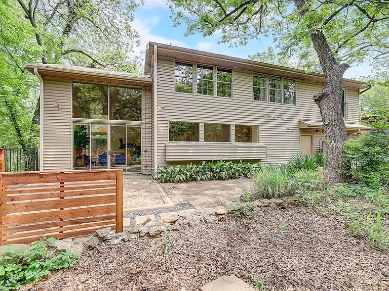805 Leonard St — Photo 26