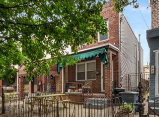 819 Tasker St, Philadelphia, PA 19148
