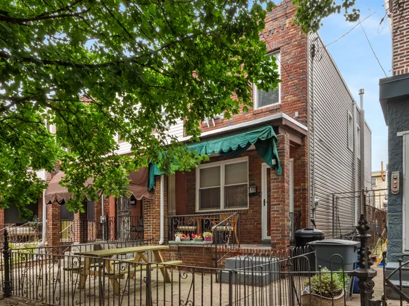 819 Tasker St, Philadelphia, PA 19148