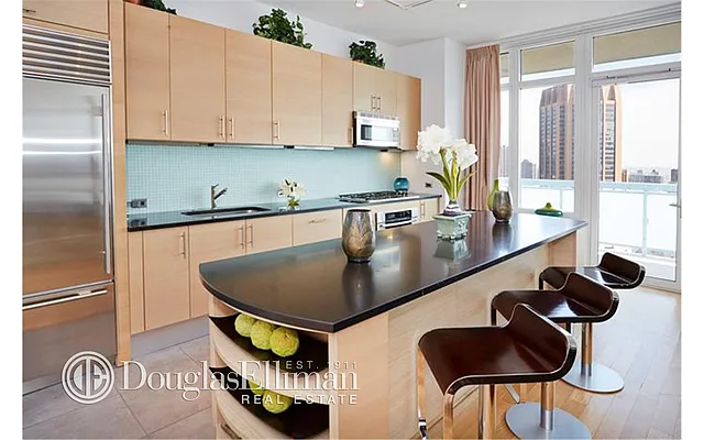 Rented by Douglas Elliman | media 17
