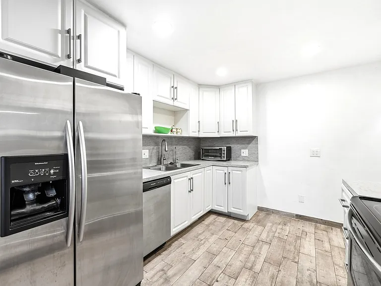 1516 SW 24th St — Photo 3