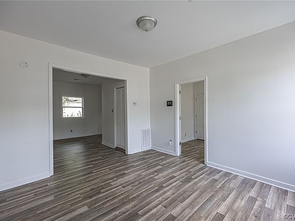 5th image of 2407 Grant St