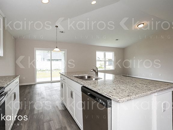 5th image of 30 Red Oak Dr