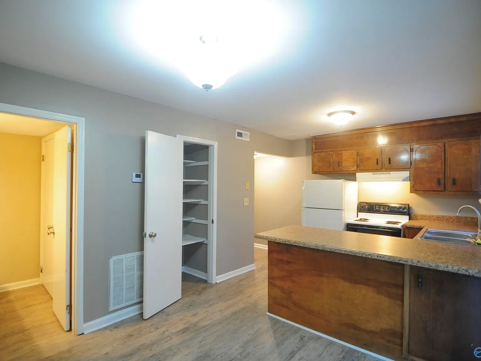 2 bed, 2.5 bath, 1100 sqft, $995 — Photo 4