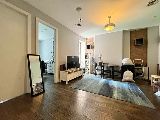 Rented by Pear NYC LLC | media 2