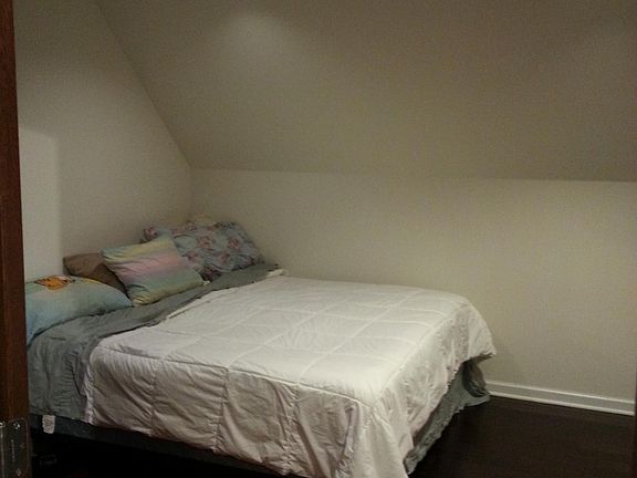 5th image of 718 W Grand Ave