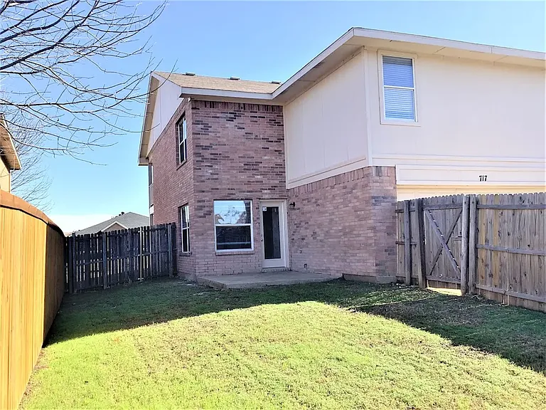 629 Duke Dr — Photo 14