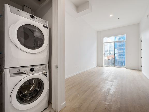 4th image of 234 N 12th St APT 2R