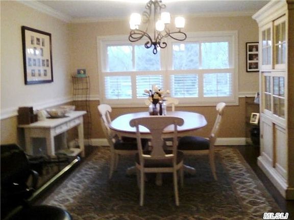 4th image of 30 Old Town Ln