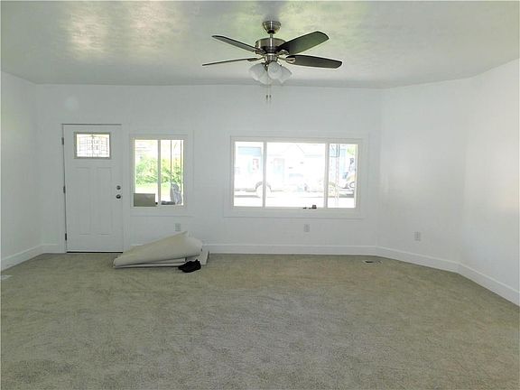 3rd image of 415 W Walnut St