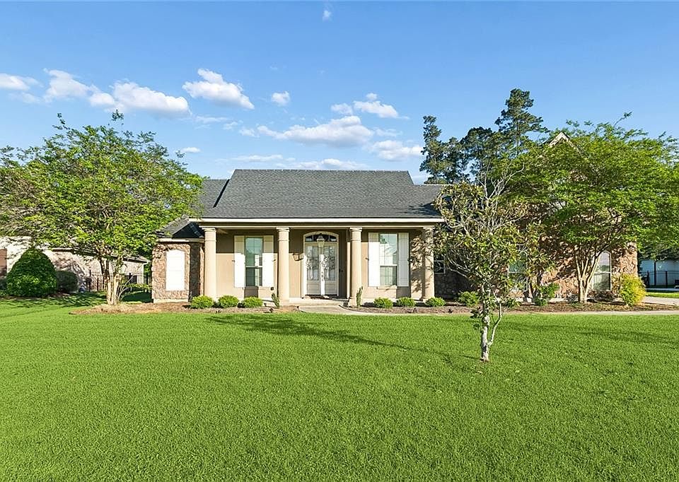 1st image of 216 Merion Cir