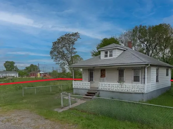 449 S 40th St, Centreville, IL 62207