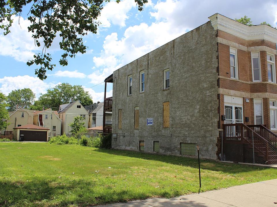 2nd image of 6227 S Racine Ave