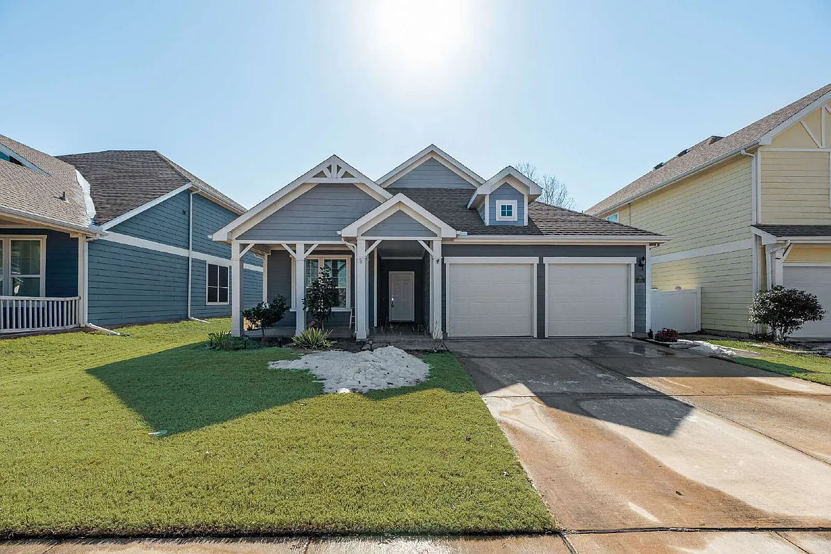 Building Photo - 9004 Blackstone Dr