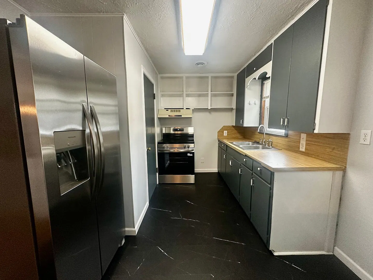 2 bed 1 bath house in Marshfield — Photo 3