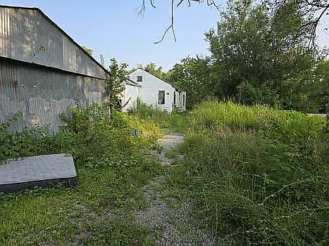 5th image of 5805 N Park Dr