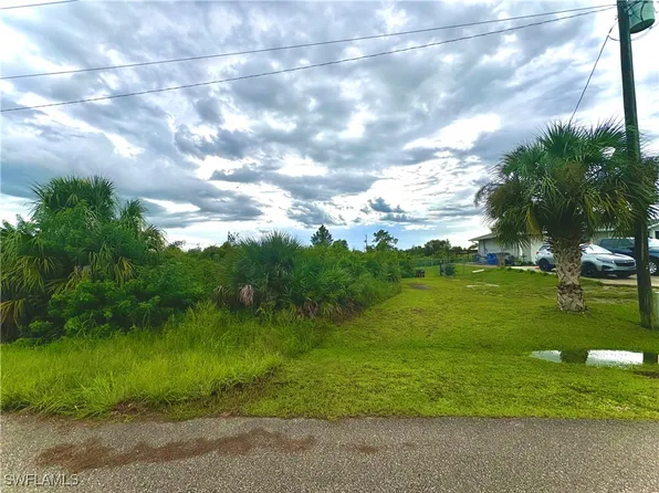 3015 65th St W, Lehigh Acres, FL 33971