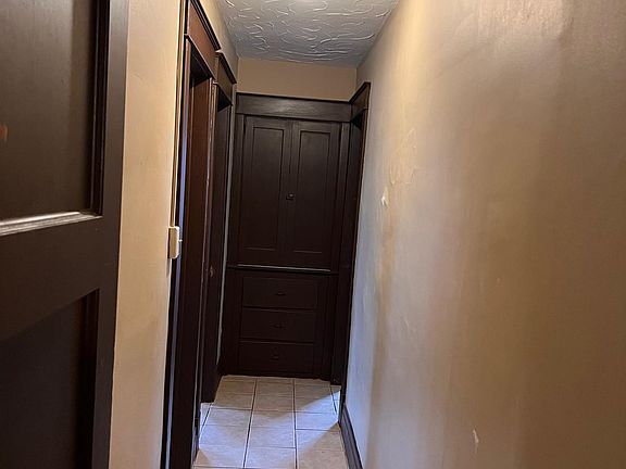 2nd image of 2240 La Salle Ave #2