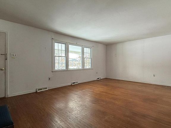 5th image of 2344 Oakfield Rd