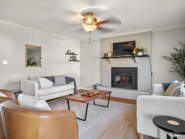 4357 Clemens Dr — Photo 6