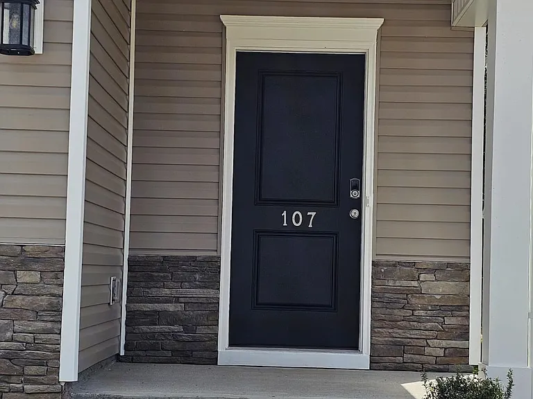 107 Paddock Glen Dr — Photo 1