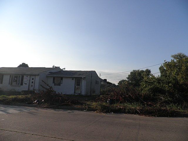 2nd image of 631 S 9th St