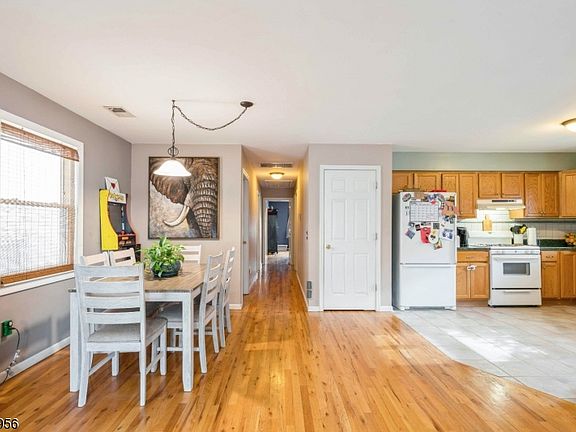4th image of 58 Hinsdale Pl