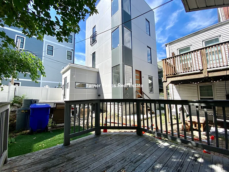 241 W 3rd St #2A — Photo 36