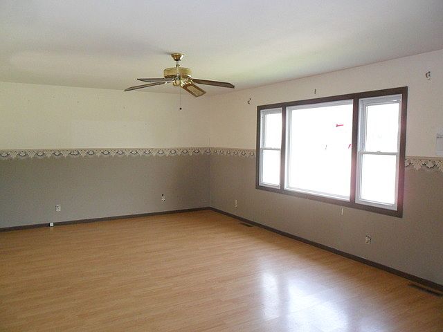 2nd image of 800 Wall St