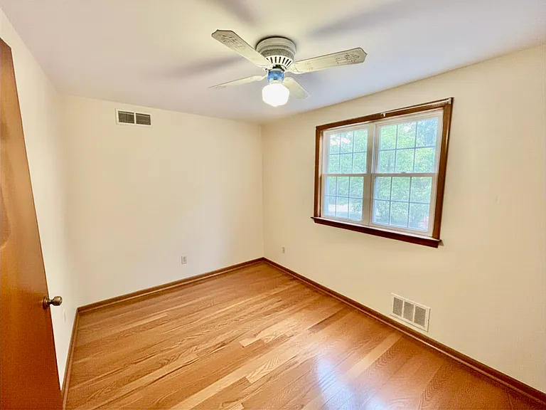 Sunshine Dr — Photo 10