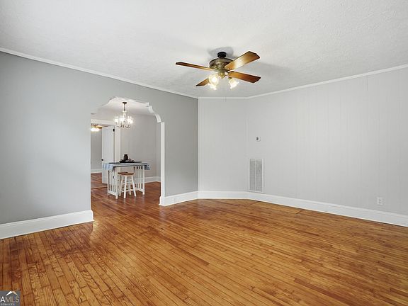 4th image of 3022 Maple Rd SE