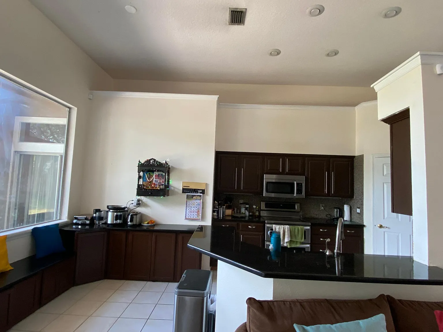 4 bed, 2550 sqft, $2,995 — Photo 4