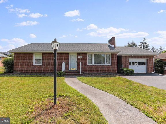 3rd image of 9721 Deanewood Ln