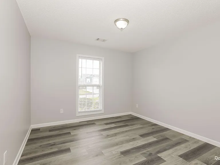 1303 Princess Dr — Photo 11