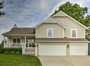 18112 NE Rollins Dr, Smithville, MO 64089