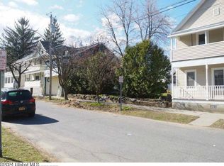 37 Ash St, Saratoga Springs, NY 12866