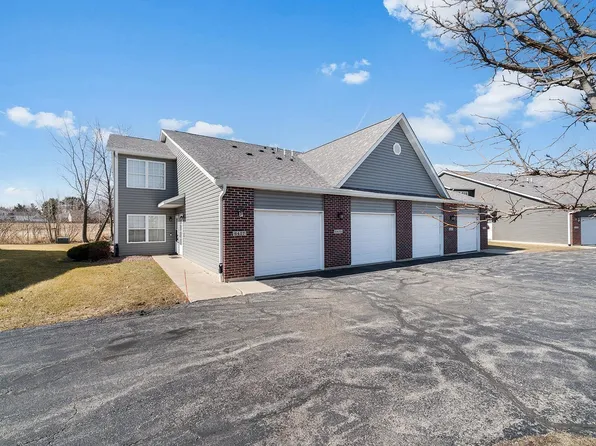 6425 Oak Crest Ln, Loves Park, IL 61111
