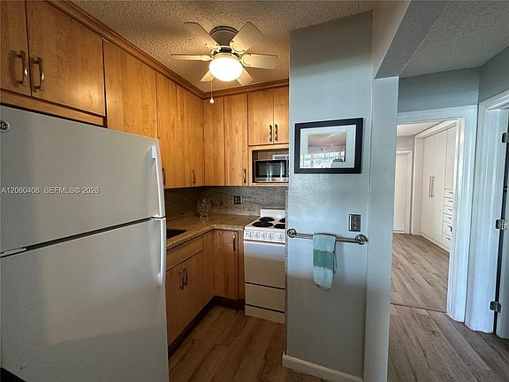 4th image of 851 Atlantic Shores Blvd APT 119