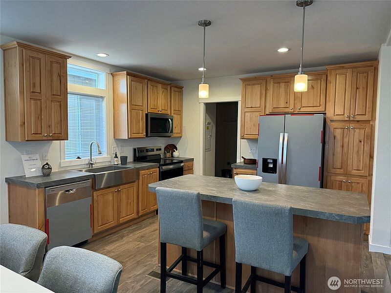 4th image of 881 N Iris Avenue