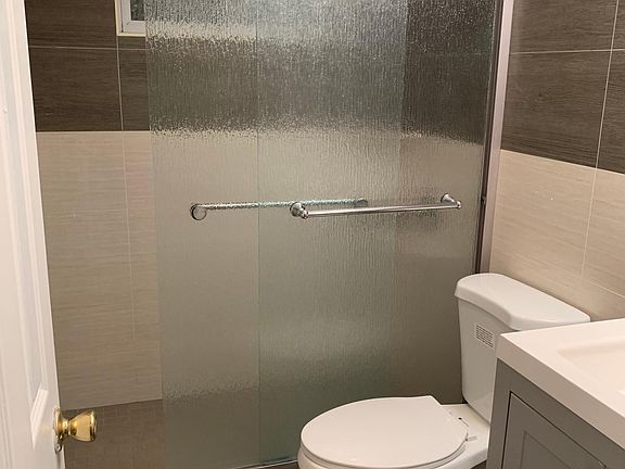 5th image of 268 Kelly Blvd Fl 1