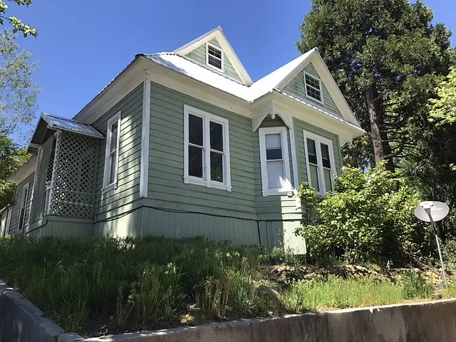 5985-5989 Dunsmuir Ave photo 1