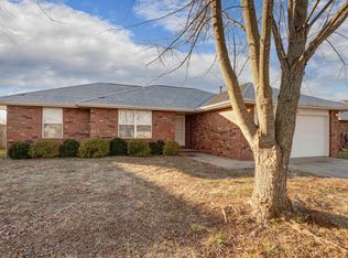 3760 W Ridgeway St, Springfield, MO 65807