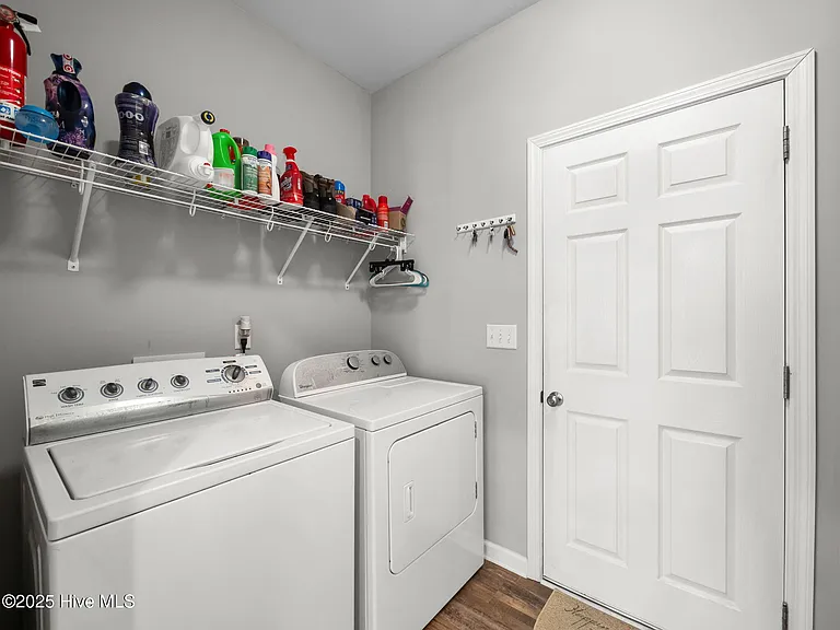 512 Hazelwood Dr — Photo 15