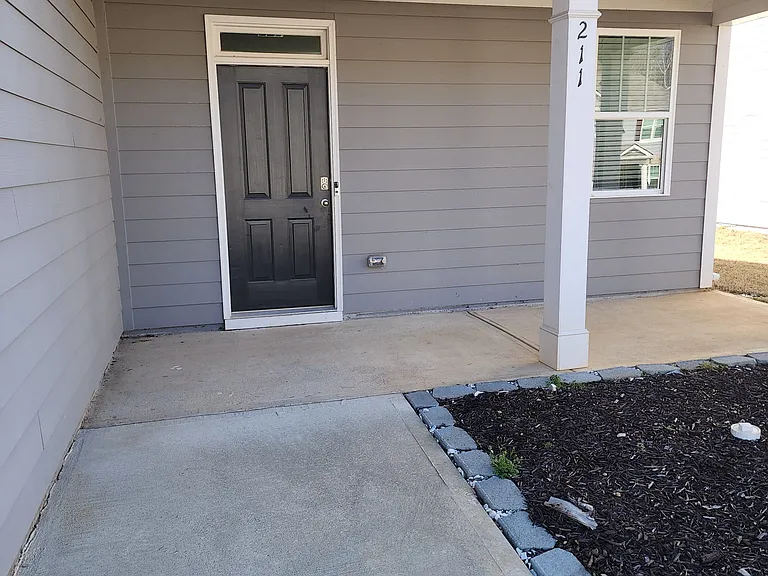 211 Embry Blvd — Photo 8