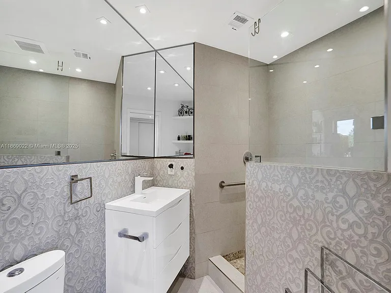 201 Crandon Blvd #176 — Photo 36