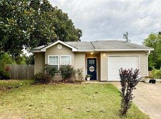 30 Cottage Ln, Notasulga, AL 36866