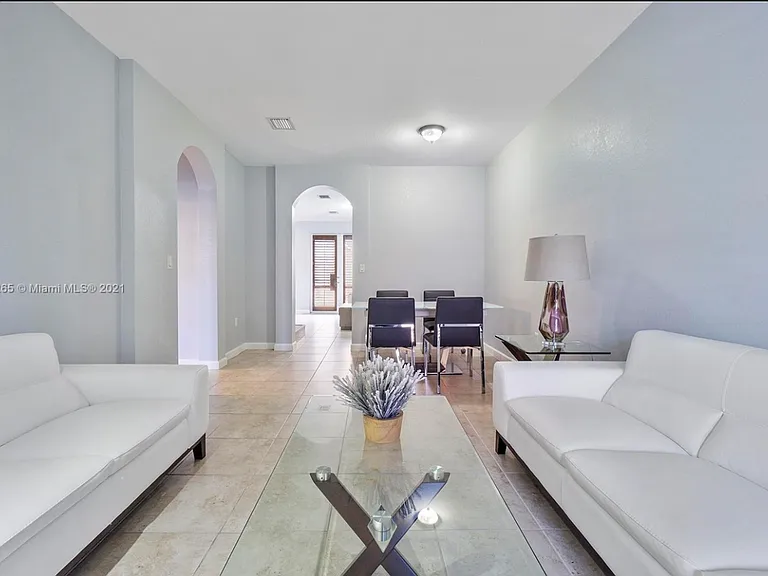 9461 SW 172nd Ave — Photo 4