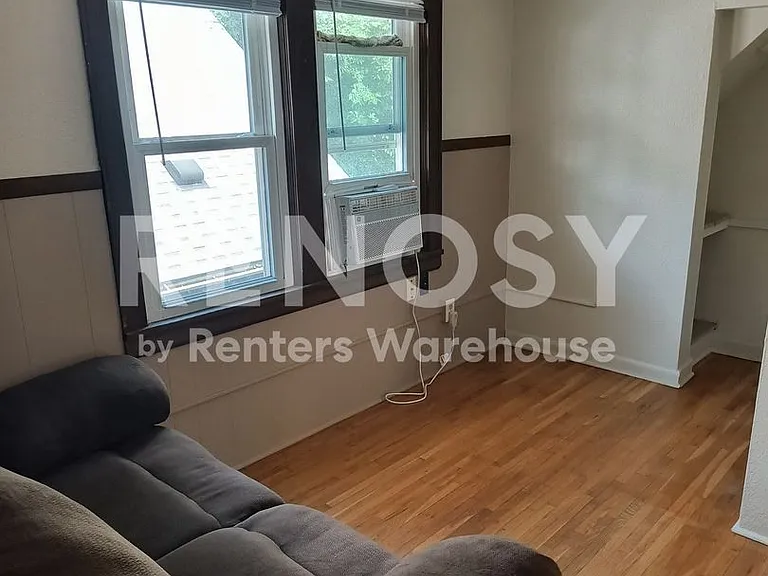275 Maryland Ave W — Photo 14