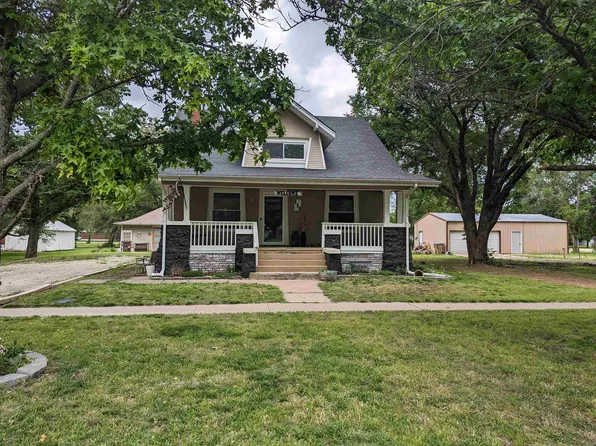 115 S Chestnut St #105, Douglass, KS 67039